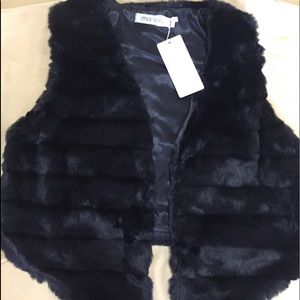Moacity black faux fur vest
